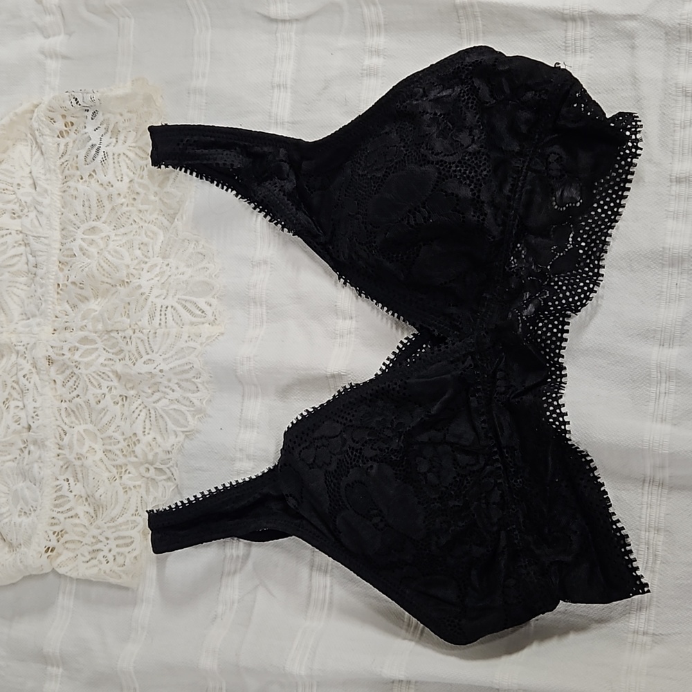 Aerie Beautiful Lace - 2 Stretchy bralettes - Black and Cream colors Floral lace - Picture 3 of 5